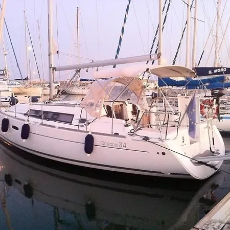 Boat & Sailing Torregrande Sinis Yachting Úszó hotel Oristano