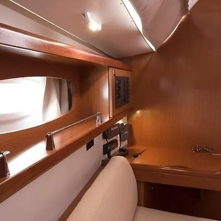 Boat & Sailing Torregrande Sinis Yachting *