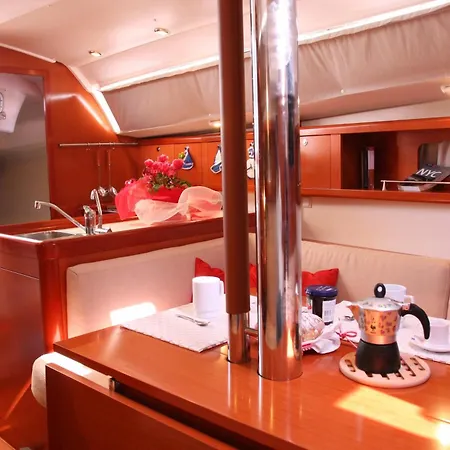 Úszó hotel Boat & Sailing Torregrande Sinis Yachting