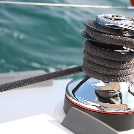 Boat & Sailing Torregrande Sinis Yachting Båthotell