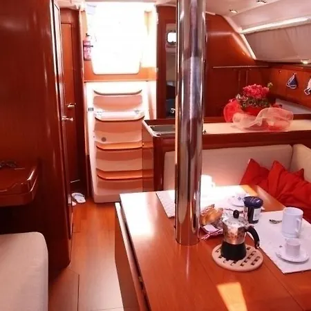 Båthotell Boat & Sailing Torregrande Sinis Yachting *