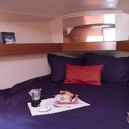 Boat & Sailing Torregrande Sinis Yachting Båthotell Oristano
