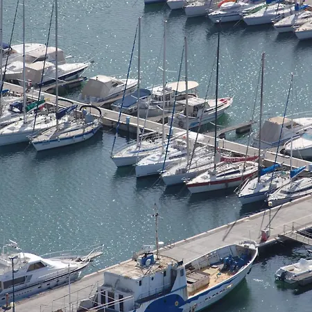 Boat & Sailing Torregrande Sinis Yachting Båthotell Oristano